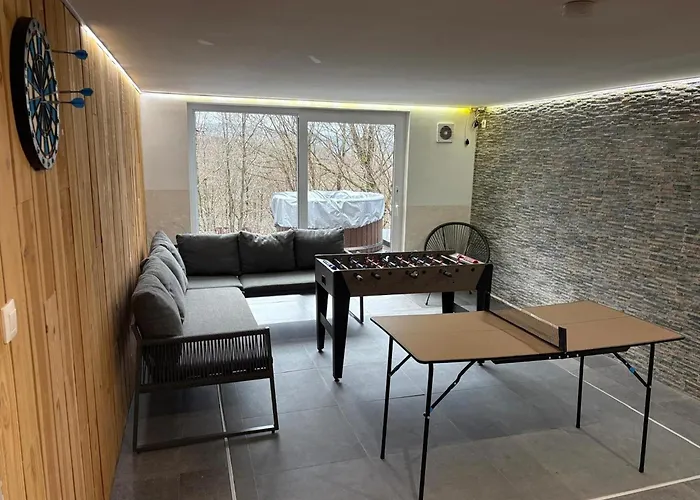 In The Woods With Nordic Bath Chalet