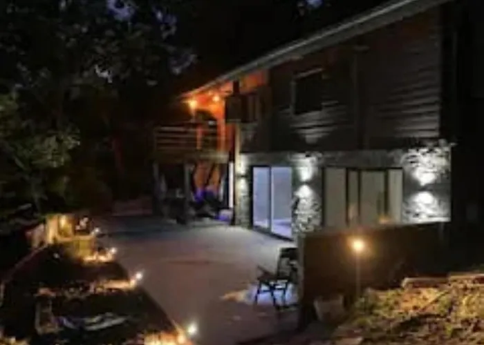 In The Woods With Nordic Bath Chalet