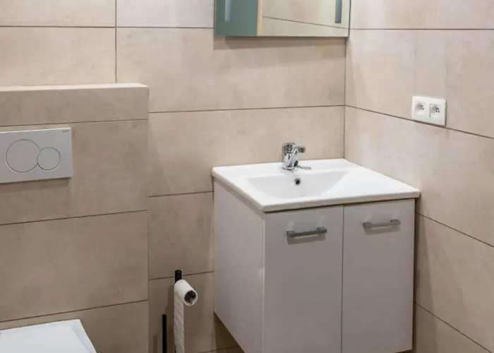 In The Woods With Nordic Bath Chalet